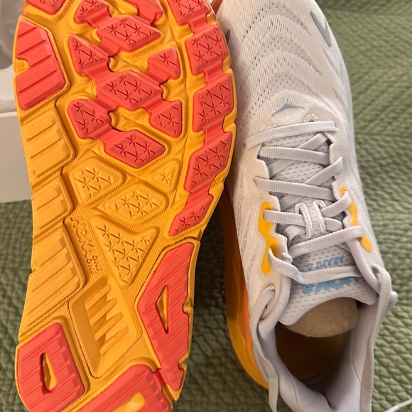 Arahi 6 Hoka everyday running shoe 1123195 - Picture 6 of 10